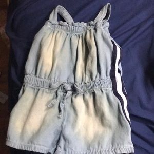 A cute short romper set ! Good for the summer !